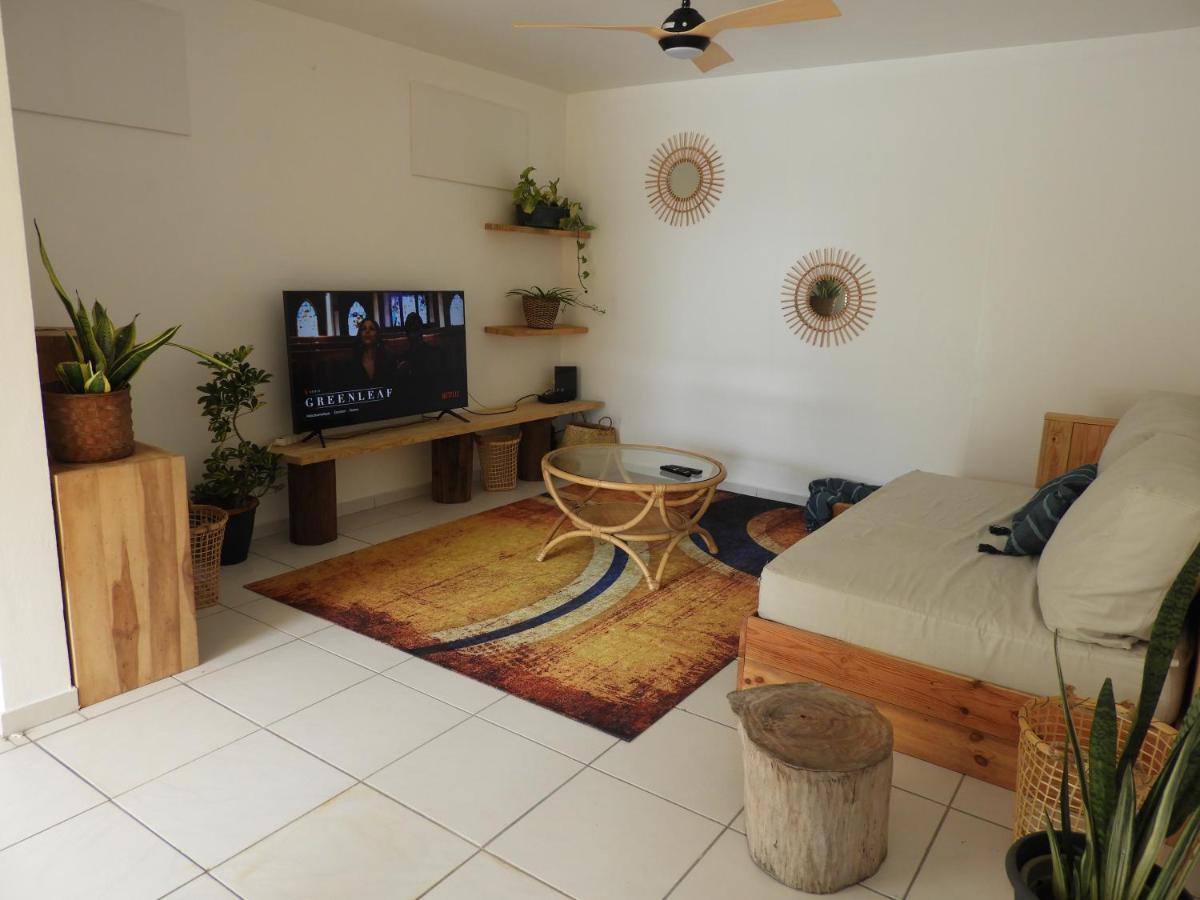 Ti Kaz A Patou, Au Coeur De L'Ile. Apartment Baie-Mahault Bagian luar foto